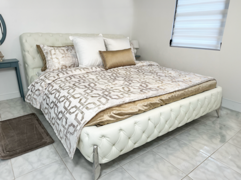 Lake View - King Bed - Fast Wifi - 15min Airport