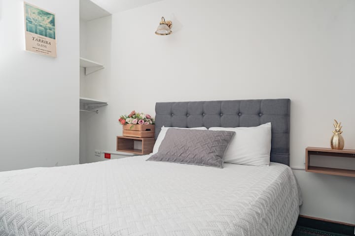 Room 104/Paris