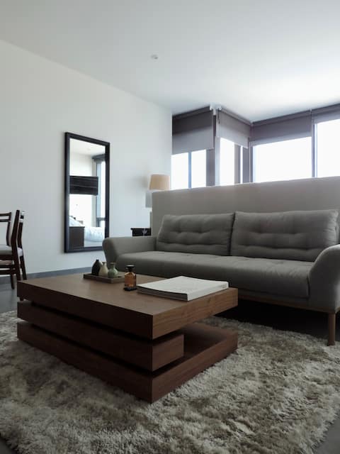 Top performing Airbnb: Urban Oasis: Serenity and Style in Tabacalera
