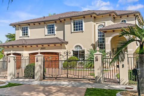 Luxury Villa | 8Bd | Heated Pool | Jacuzzi | Games