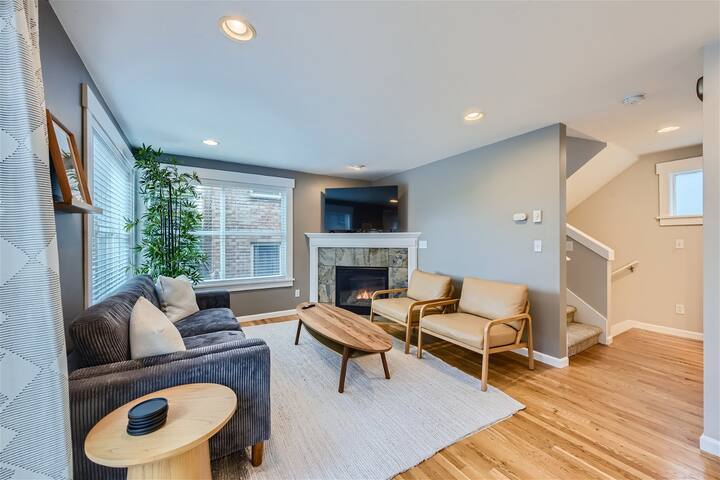 Walk to Climate Pledge Arena | AMZN | Space Needle