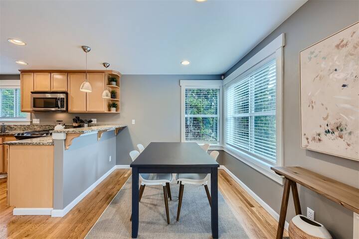 Walk to Climate Pledge Arena | AMZN | Space Needle gallery image 5