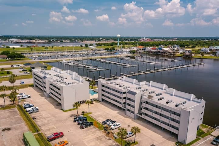 Waterfront Getaway On The Peaceful Pleasure Island - Port Arthur, TX