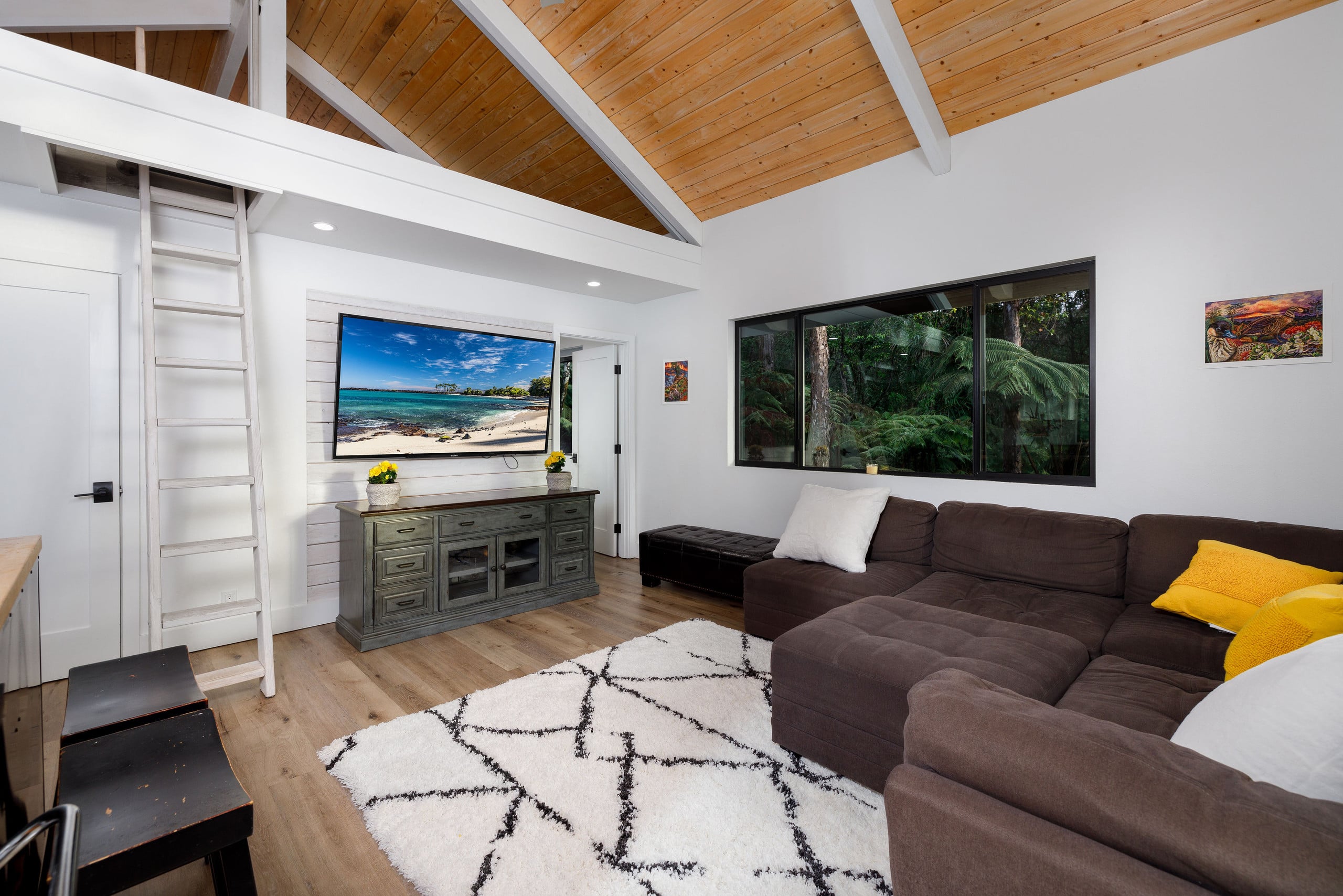 Guesthouse in Kailua-Kona · ★4.95 · 2 bedrooms · 2 beds · 1 shared bath - Image 2