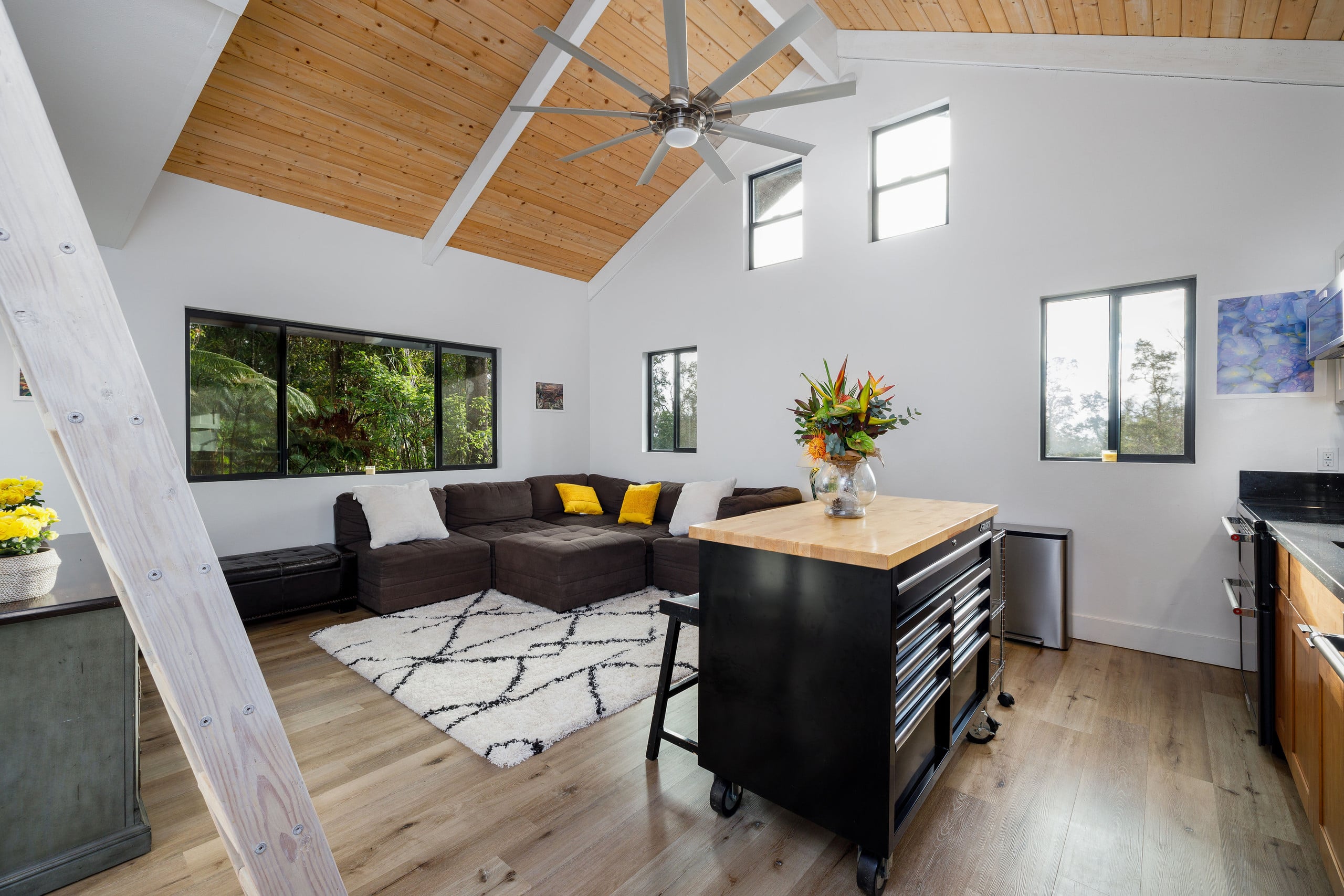 Guesthouse in Kailua-Kona · ★4.95 · 2 bedrooms · 2 beds · 1 shared bath - Image 4