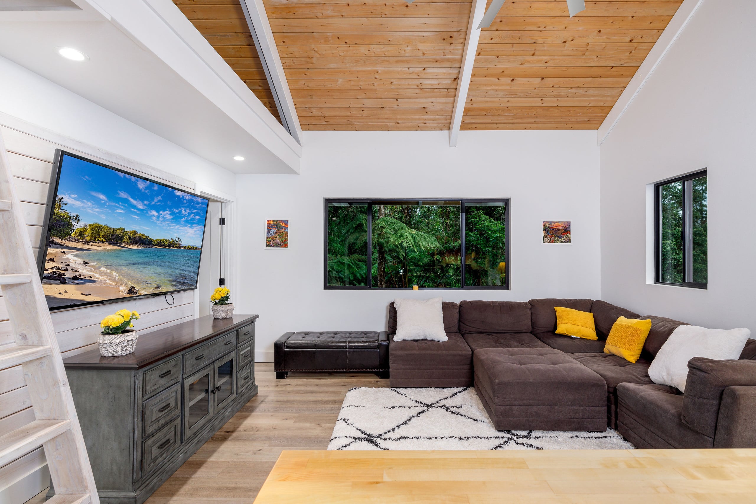 Guesthouse in Kailua-Kona · ★4.95 · 2 bedrooms · 2 beds · 1 shared bath - Image 3