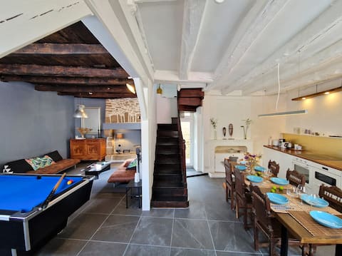 House from 1777-historic center-parking and patio