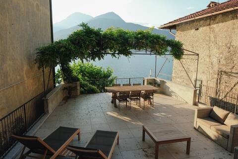 Full house with a view of Lake Como