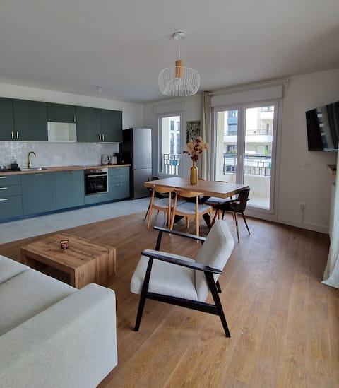 Chic & Spacious 3-Bedroom with indoor parking