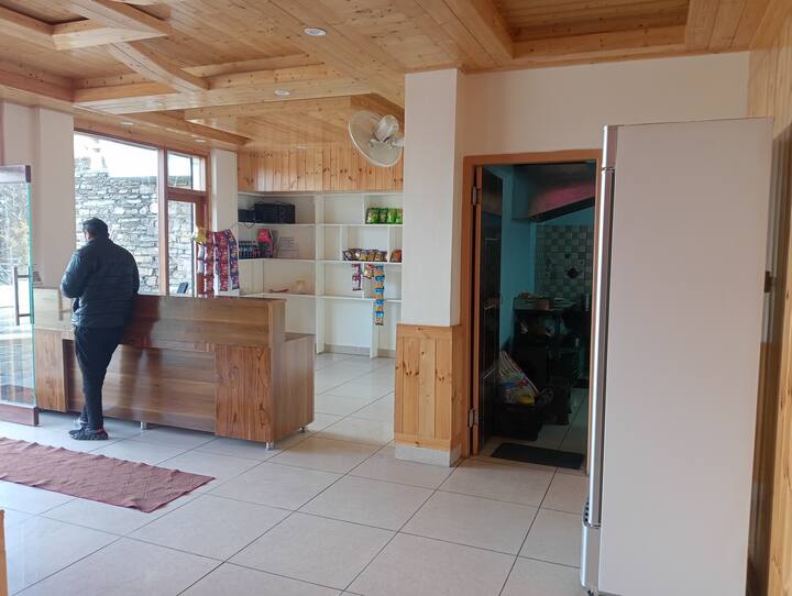 Chail Getaway | Cozy Room & Dining Hotspots - Chail