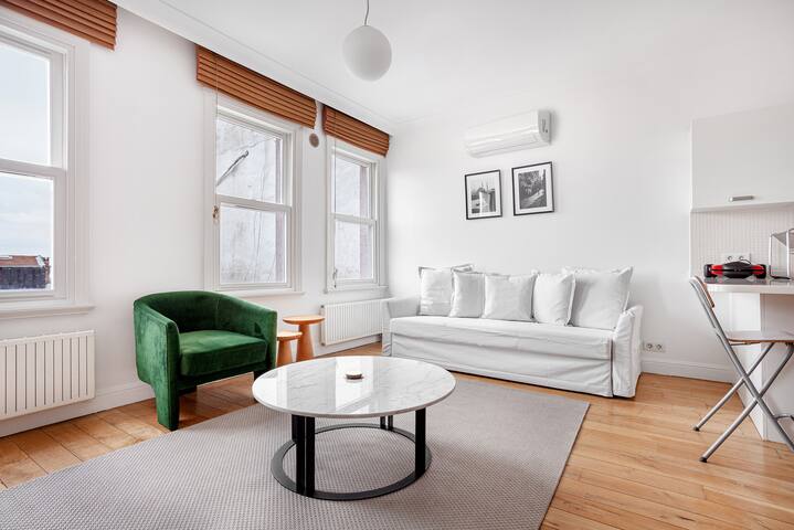 Two Bedroom with Sea View in Galata (T10) gallery image 2