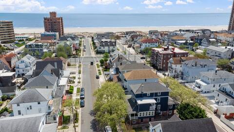 AC | 9 BR/4BA Victorian Manor | 1 Block to Beach