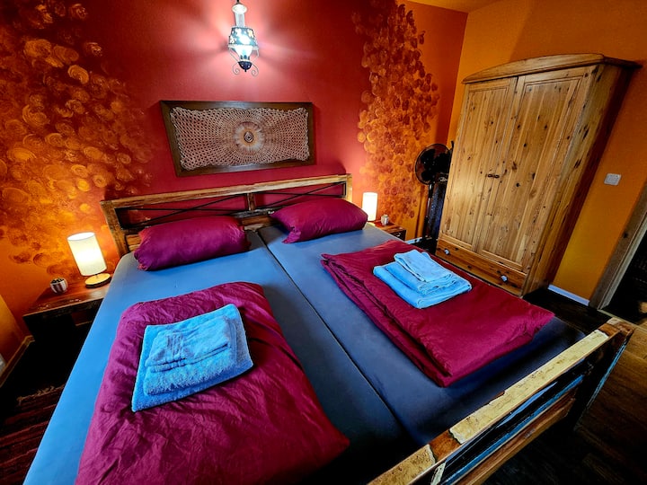 Krevat i rehatshëm me madhësi king - 200 cm x 200 cm