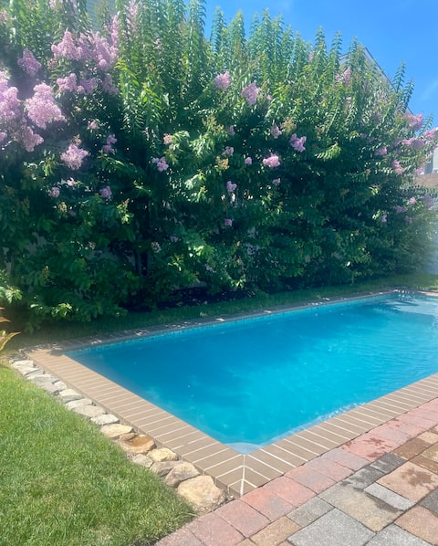 Home with Pool in the Crest, 2 blocks to beach