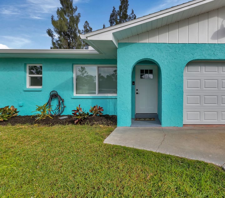 Banner Bungalow-close To Beaches & Fishing - Port Charlotte, FL