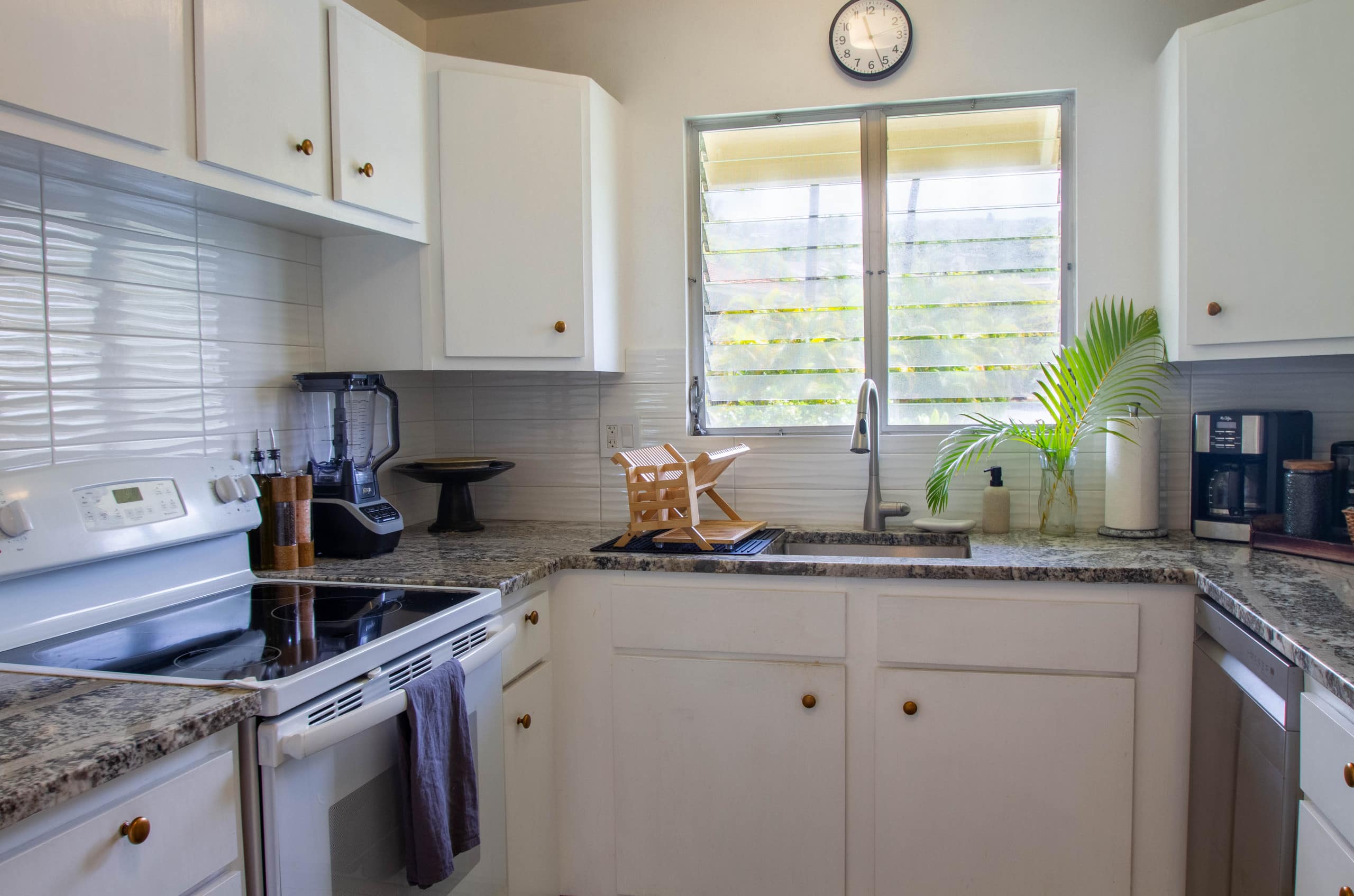 Condo in Kailua-Kona · ★4.81 · 2 bedrooms · 2 beds · 2 baths - Image 10