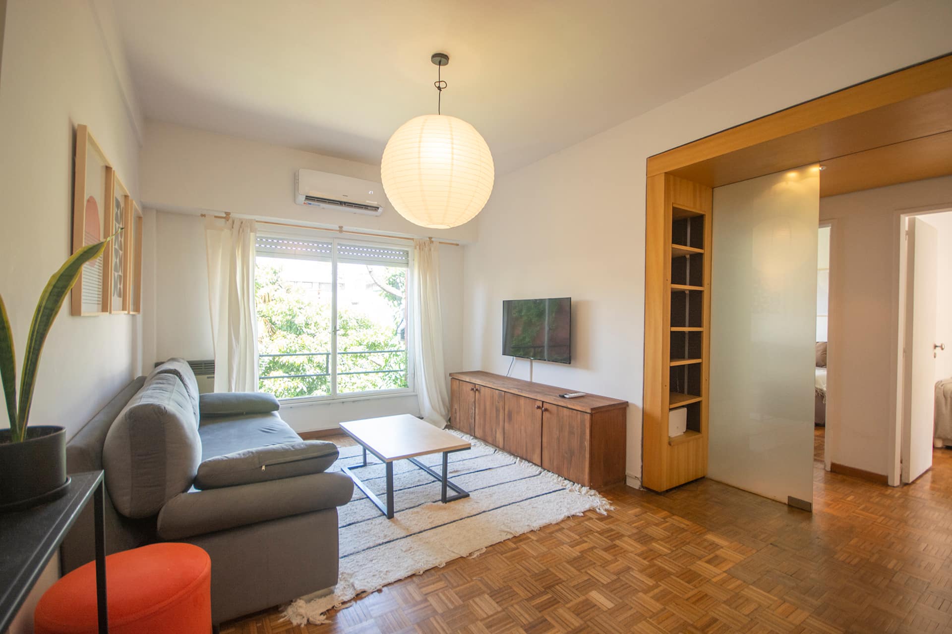 Bright two-bedroom apartment in Colegiales