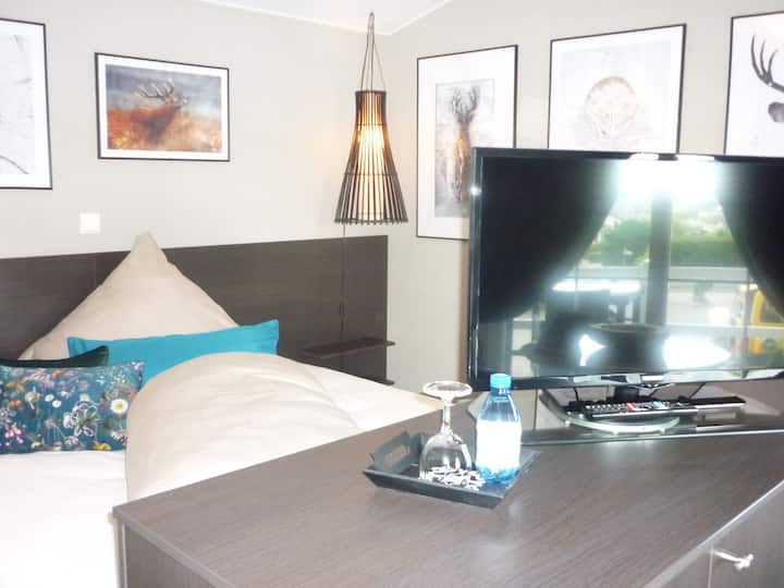 Schlafbereich mit Fernseher