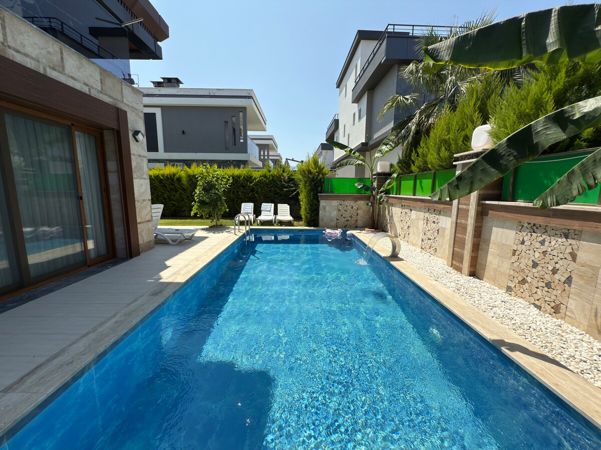 Kuşadası4 Kayıtlı,Müstakil, Özel Havuzlu 4+1 Villa