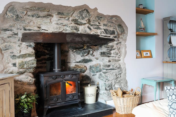 Beautiful Victorian Townhouse With Private Garden - Holyhead