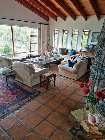 Spacious Home Somerset West – views, quiet, leafy gallery image 2