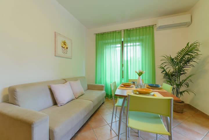 Საჭიროებისამებრ, 3 ‑ ადგილიანი დივანი, შესაძლოა, კომფორტული ორადგილიანი იყოს 