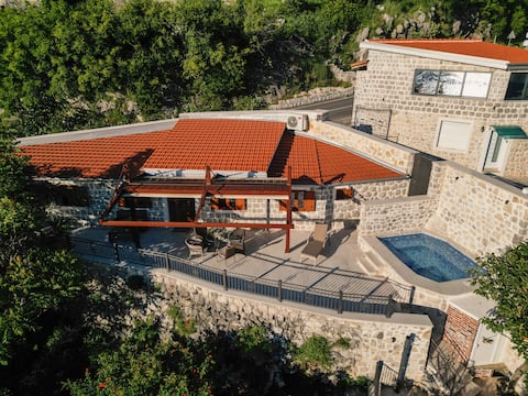 Step to Perast - Villa with sauna and jacuzzi
