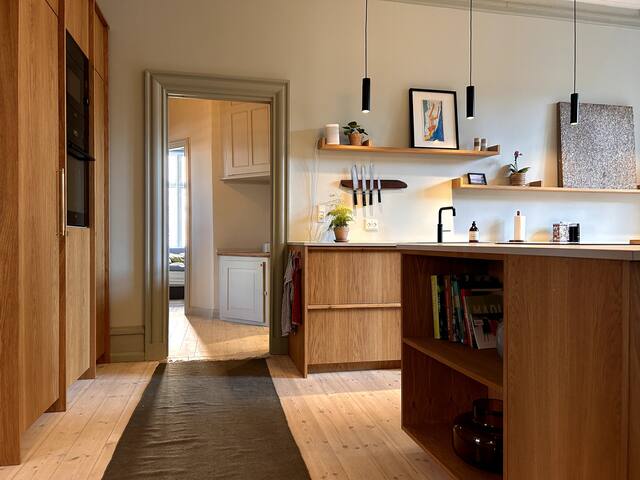 Luxury flat 200m² Newly Renovated & Central gallery image 5