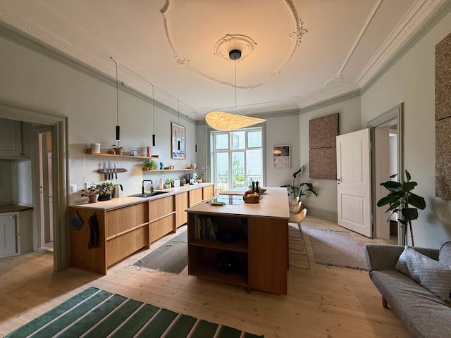 Luxury flat 200m² Newly Renovated & Central