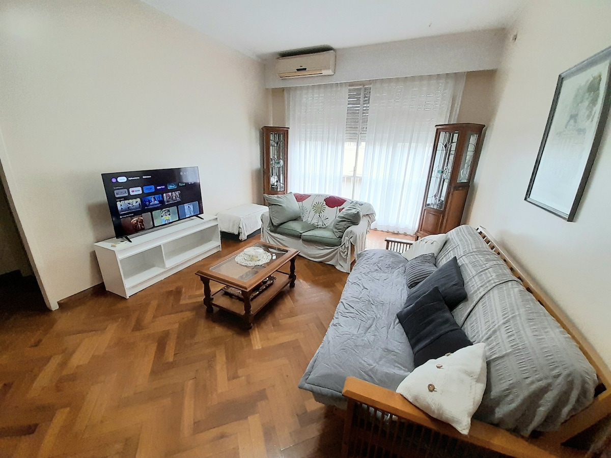 Successful Airbnb property: A 2-bedroom apartment in the center for 5 in San Nicolás