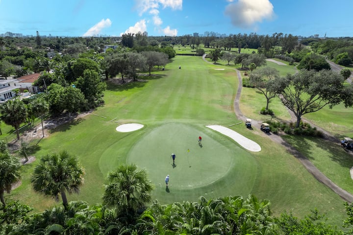 Villa Rio Grande – Miami Shores golf course directly across the street for easy access