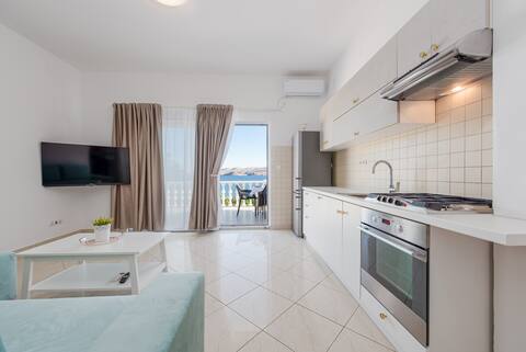 House Lana aparat on the beach