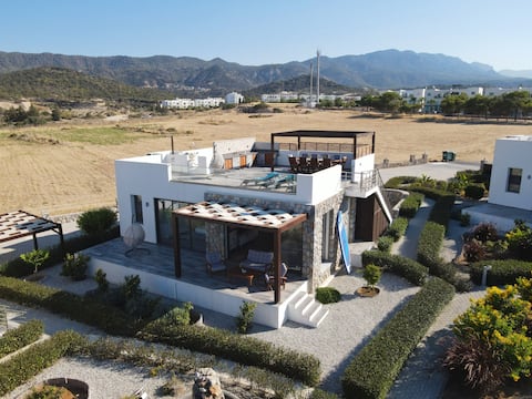 Seaview luxury villa with pool and roof terrace