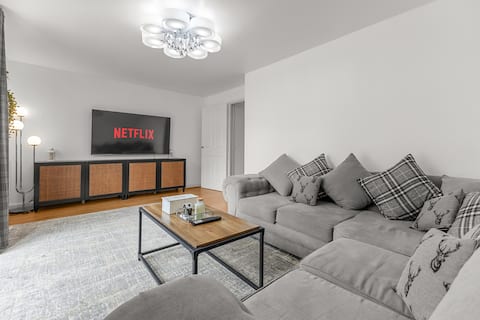Top Airbnb: Modern Townhouse Holiday Home Free Parking (38L) in Greater Manchester