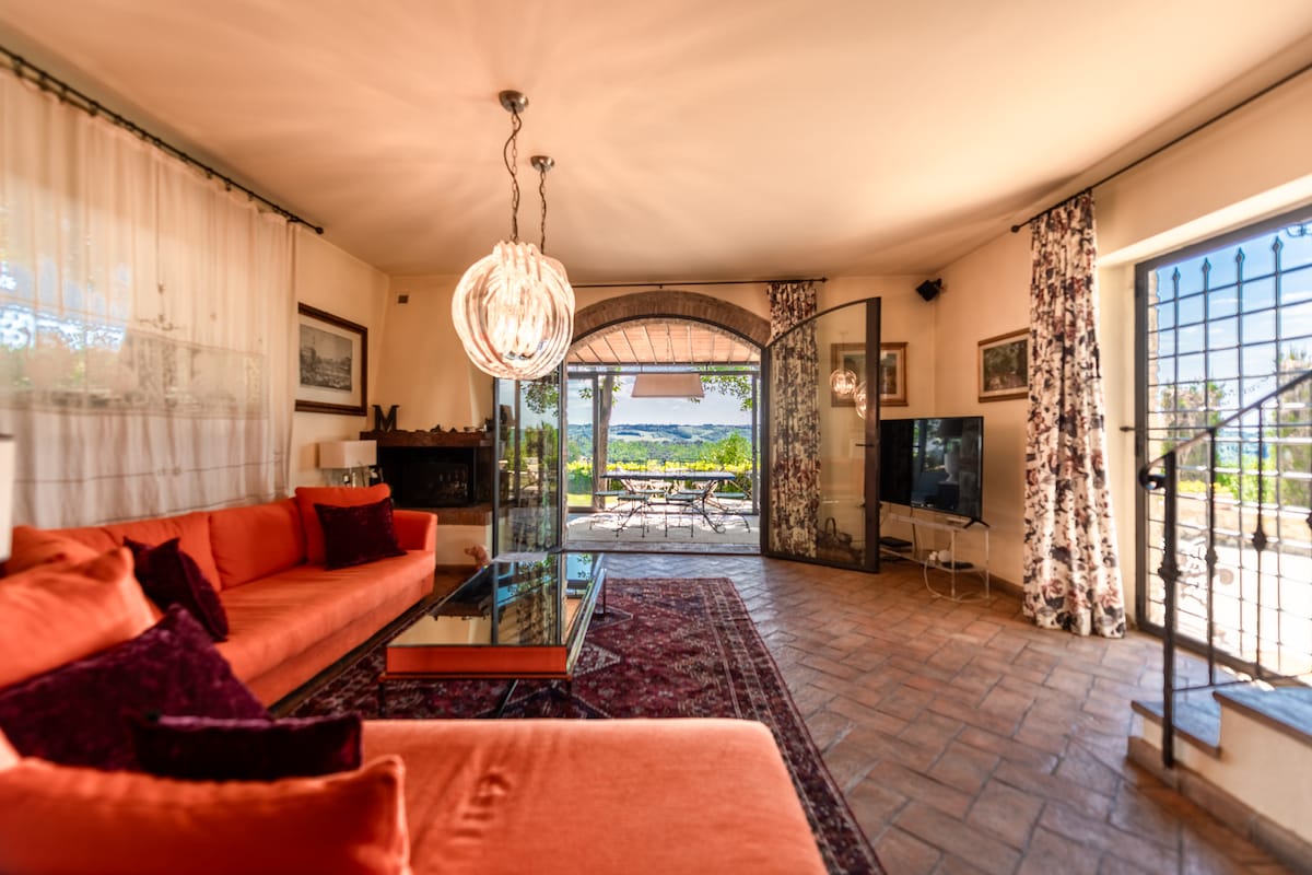 Top performing Airbnb: Fienile I Cipressi - Retreat with stunning views in Impruneta