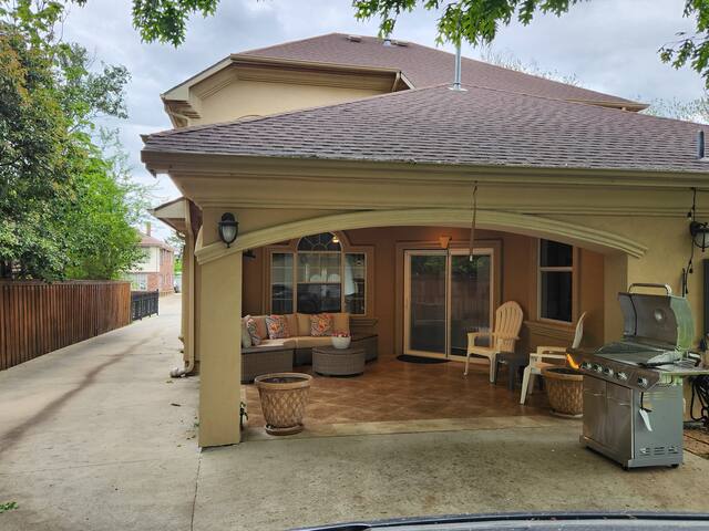 Central Location| Pool Table| Air Hockey| Arcade gallery image 4