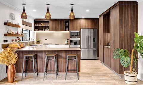 Near-New Luxury Stay by Beach & Park