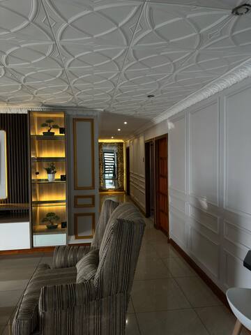 Luxurious Family Home gallery image 5