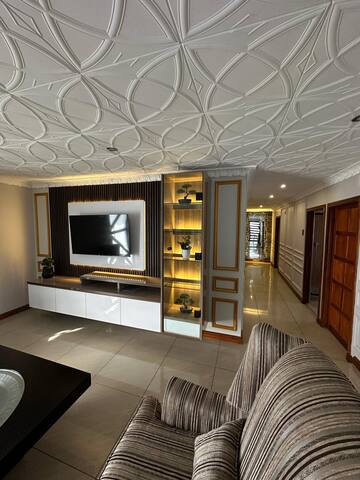 Luxurious Family Home gallery image 2