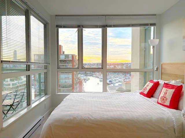 Ocean View Apartment in Downtown Vancouver