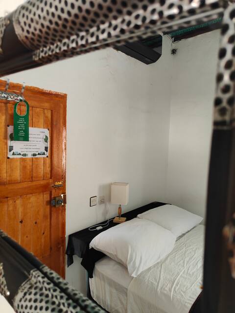 (7) Double room with private bathroom