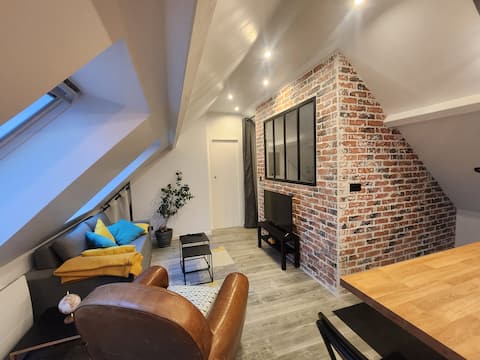 Large independent studio with pool (in season)