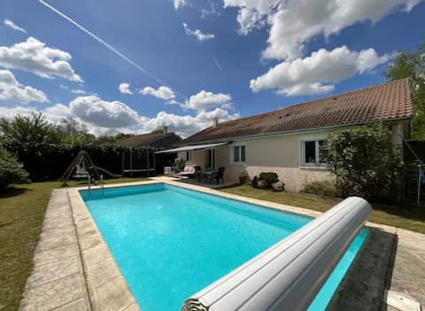 A green setting - Swimming pool - 7 min old Mans