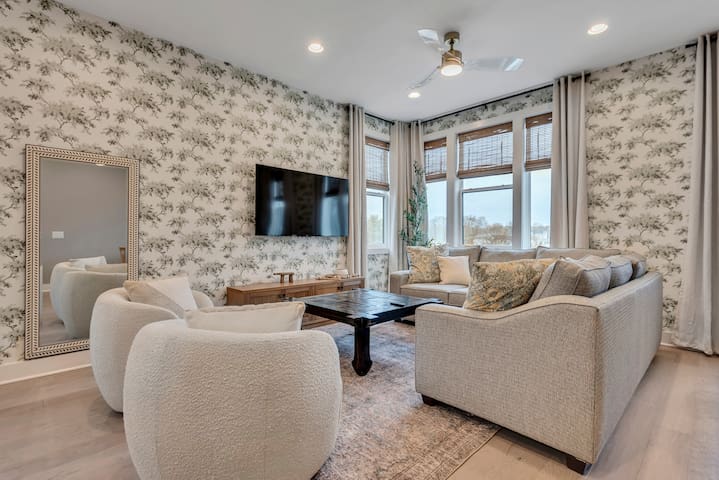 * New Music City Dream Home! 2 Miles to Broadway *