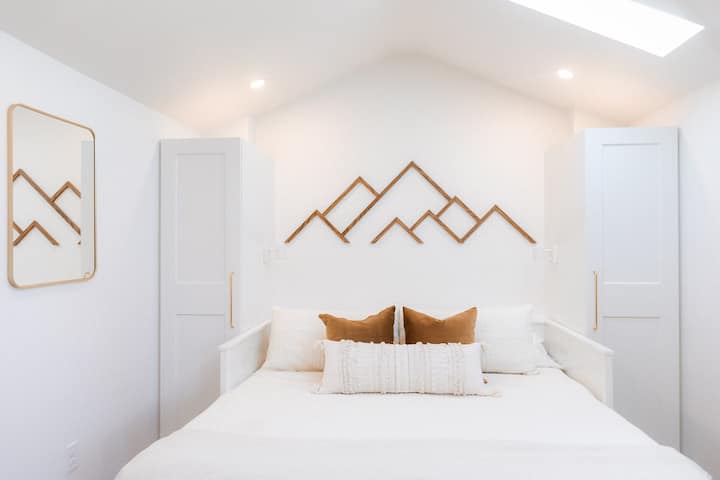 加大双人床尺寸的记忆海绵床垫，让您睡个好觉