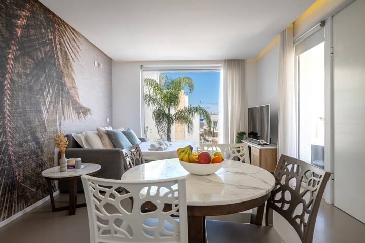 Exclusive Deluxe Apartment • Sea View • 6 Guests