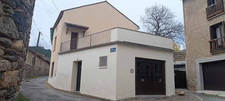 A 1000 Metres De Llívia - Pati Per Entrar 2 Cotxes - Estavar