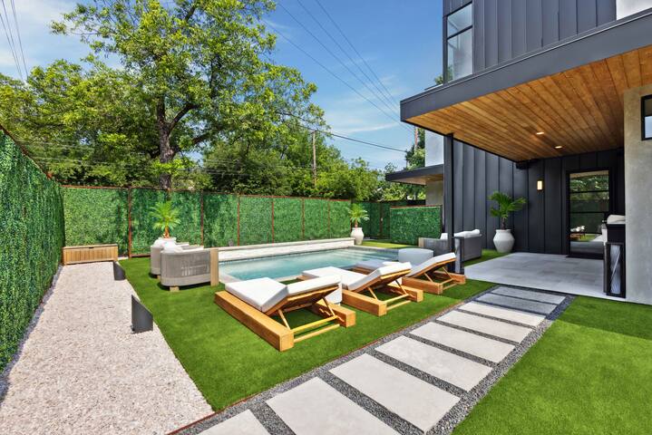 Luxurious East Austin Oasis – Casa Bonita de Comal gallery image 5