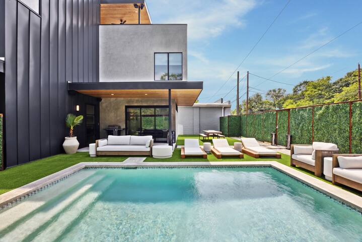 Luxurious East Austin Oasis – Casa Bonita de Comal gallery image 3