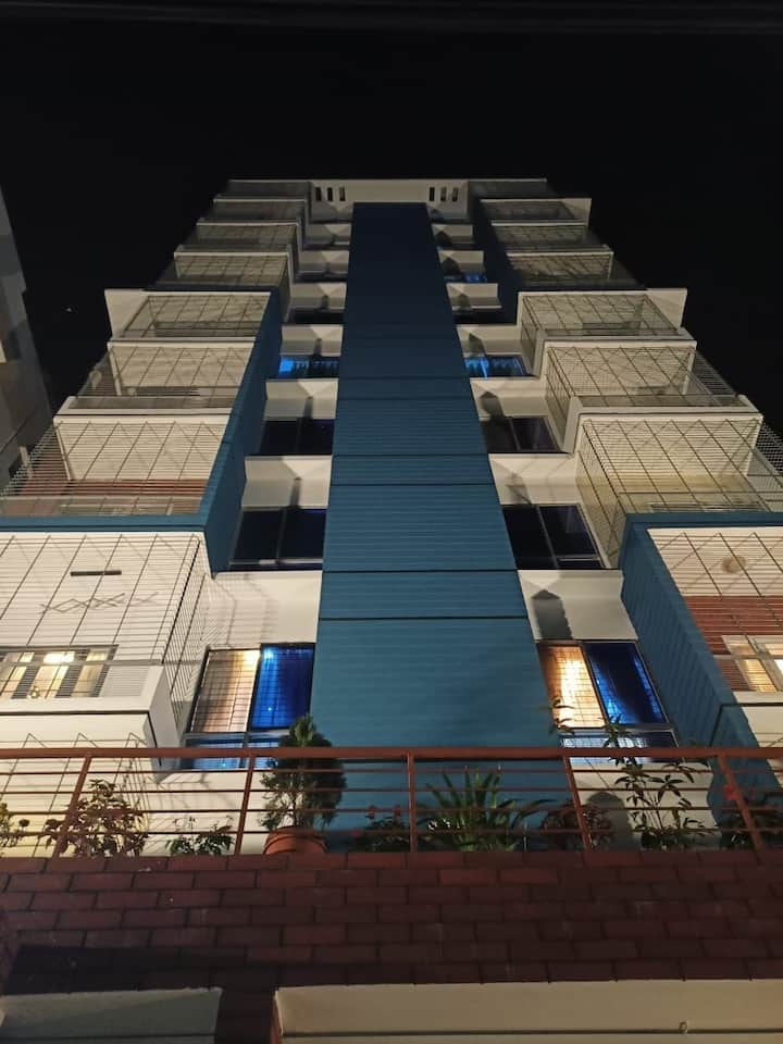 Secure & Spacious 4 Bedroom Apt With Ac - Dakka